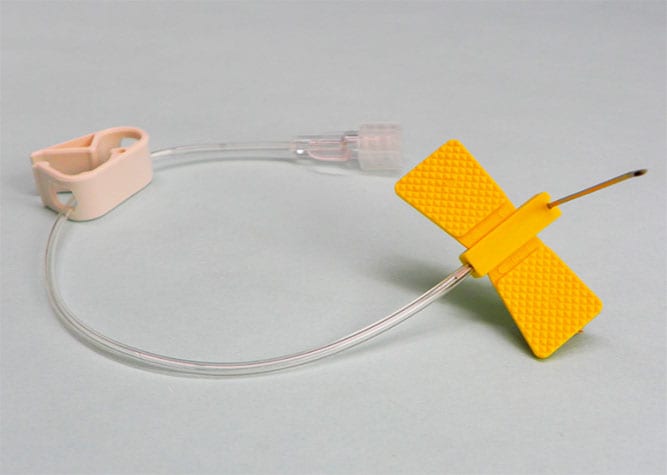 Agujas Tipo huber angulada a 90° de acero inoxidable para utilizarse con las claves 060.303.0123 y 060.167.8782. Longitud: 19.1 mm. Calibre: 22 G. Pieza. HUBER