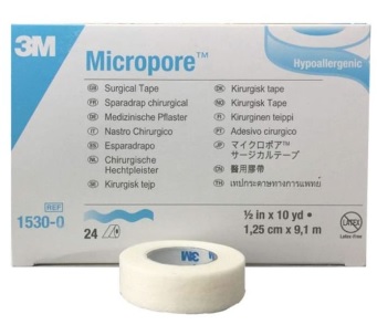 CINTA QUIRURGICA MICROPOROSA BLANCA 1/2" (1.25CM) X 10 MTS.  ENVASE CON 24 ROLLOS. 3M