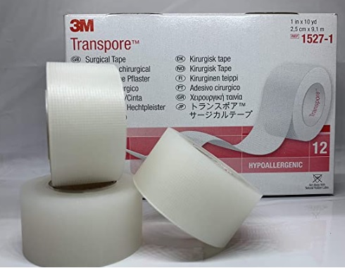 Cinta transpore 1" 2.5cm x 9.1M plástica microperforada de polietileno; con adhesivo hipoalergénico. pieza 3M