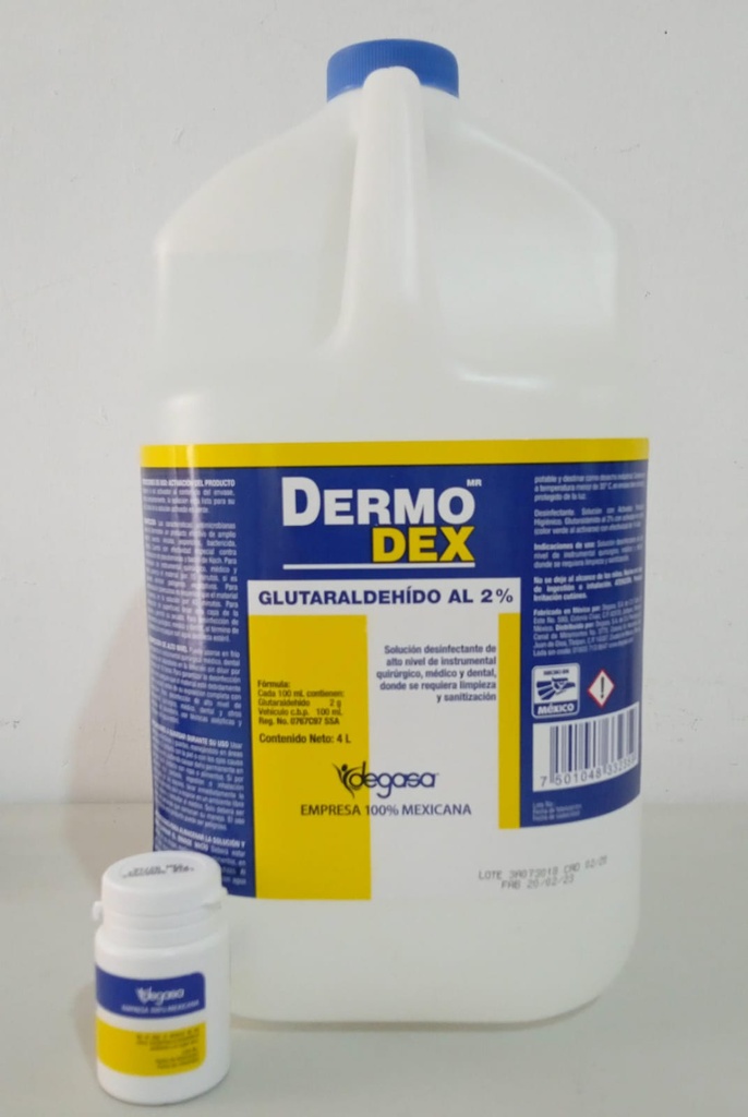 Dermo Dex Desinfectantes Glutaraldehído al 2%. Con activador en polvo  (color verde  al activarse) con efectividad de 14 días. Envase de plástico con 4 lts. DEGASA