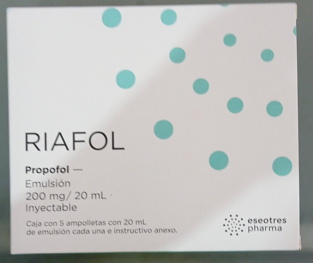 Riafol Propofol Emulsion Inyectable Cada ampolleta o frasco ámpula contiene: Propofol  200 mg. En emulsión con o sin edetato disódico (dihidratado). Envase con 5 ampolletas o frascos ámpula de 20 mL. ESEOTRESPHARMA
